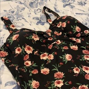 2/20 🦋 Floral Summer Dress with Peekaboo Opening